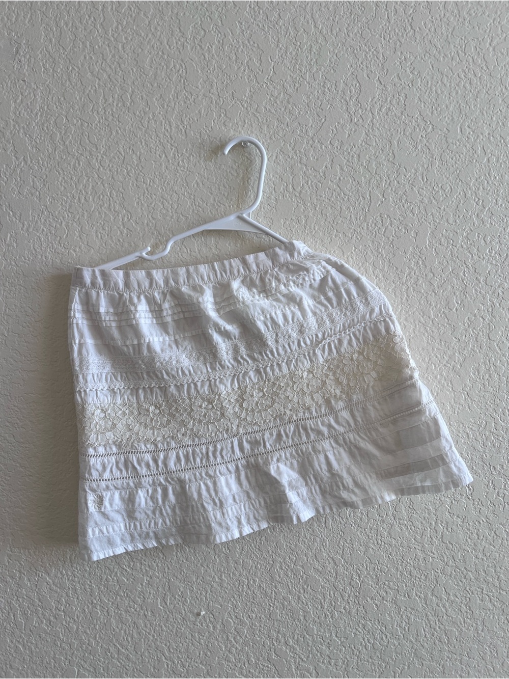 Sonderhaus Sage White Lace Set - Skirt and Blouse - Picture 8 of 10
